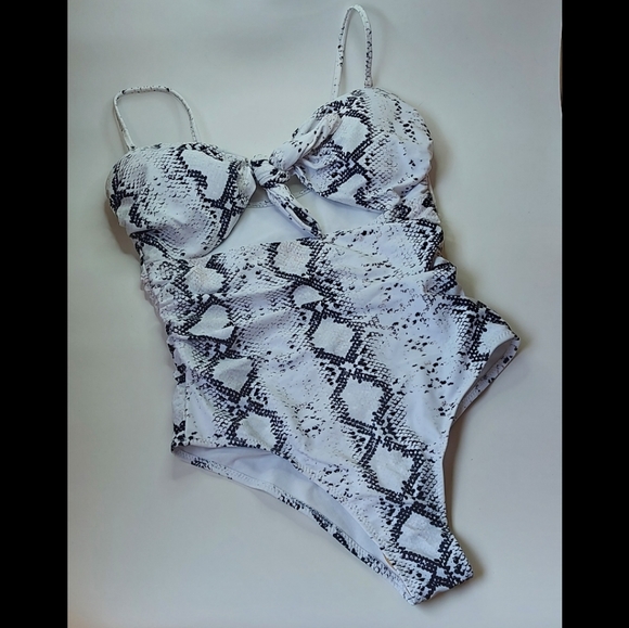 Qinsen one piece bathing suit with removable straps, nwot - Picture 1 of 2